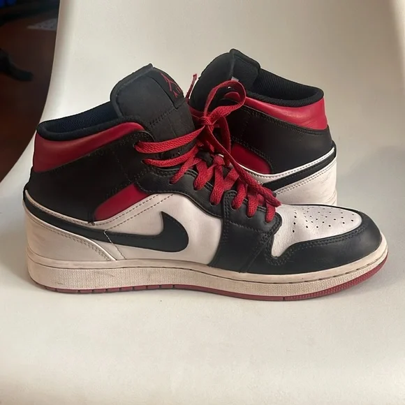 Nike Air Jordan Black and White Sneakers Mid Top - Picture 7 of 9